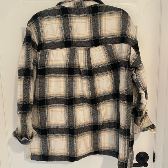 Shacket - Picture 2 of 3